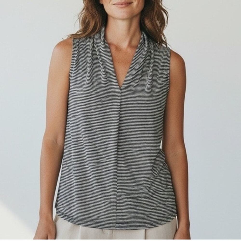 Liz Claiborne Sleeveless Slinky Knit Top size Small Black Stripe V Neck Pullover